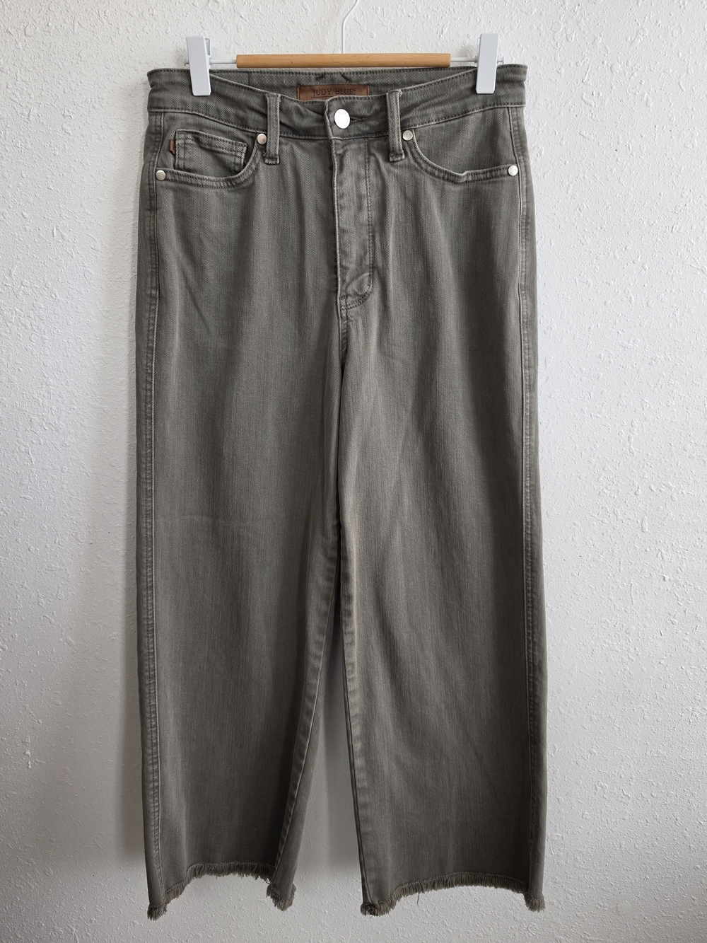 Judy Blue High Rise Wide Leg Jeans 7/28 Olive Gray Raw Hem Garment Dyed Cropped